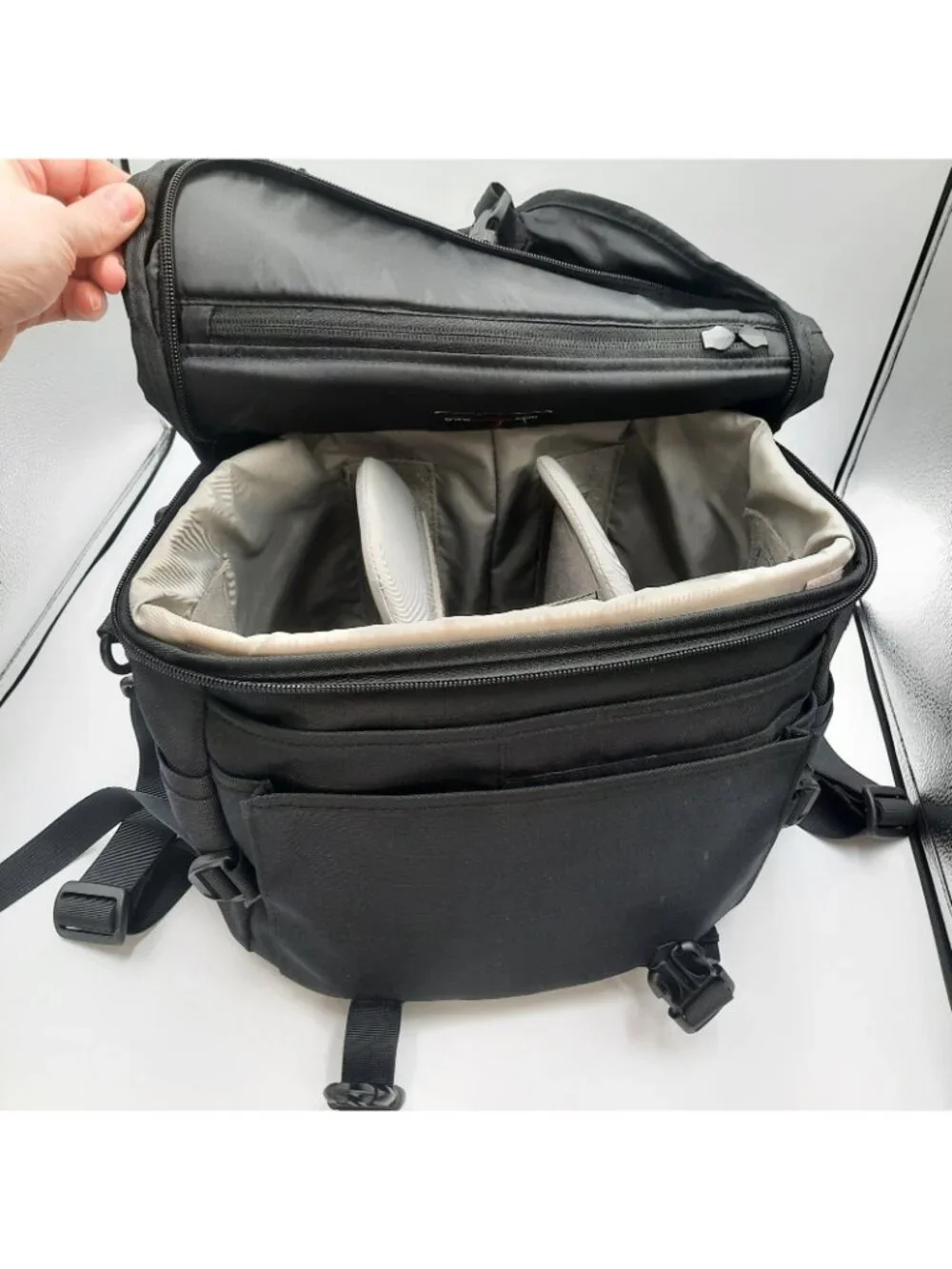 LowePro Steath Reporter 300 AW Camera Bag Black Shoulder Strap Carry Travel DSLR